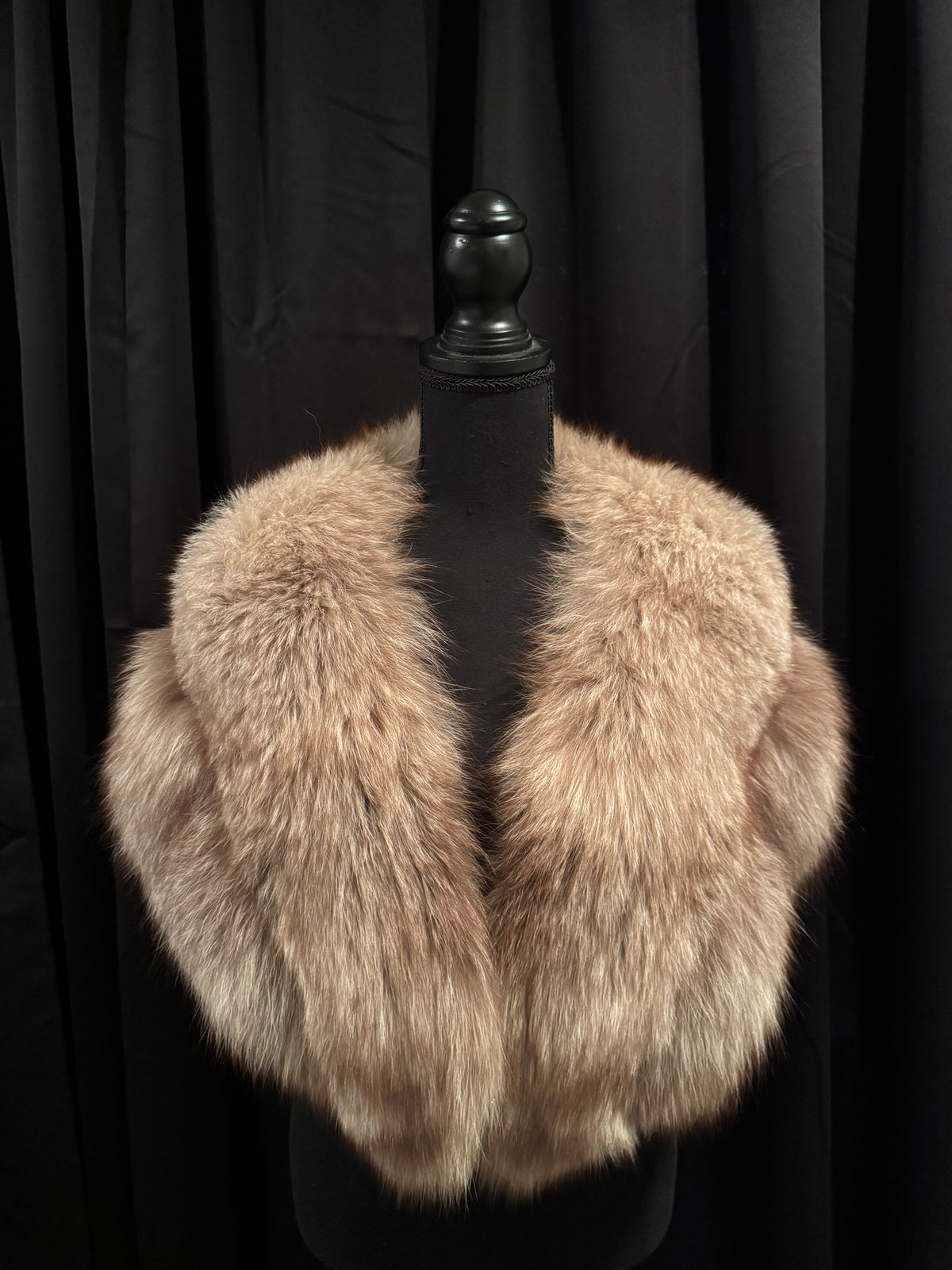 Lot 1 vintage fox fur shawl