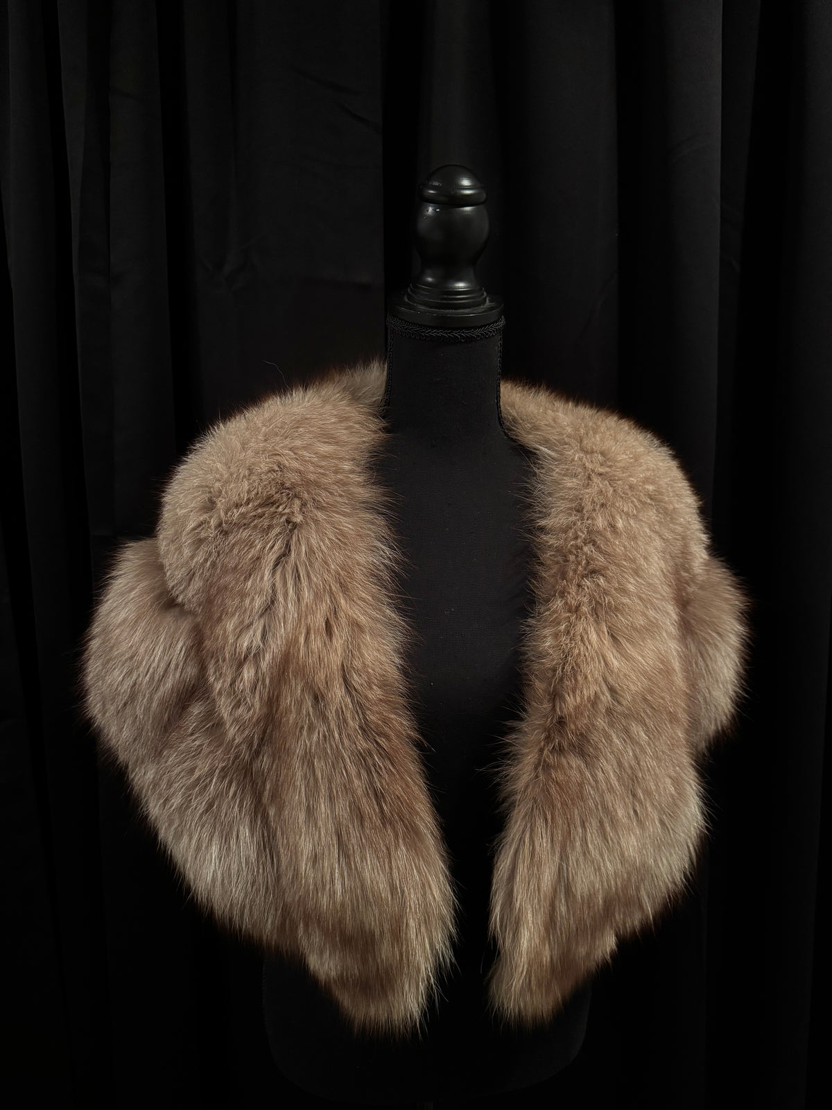 Lot 1 vintage fox fur shawl