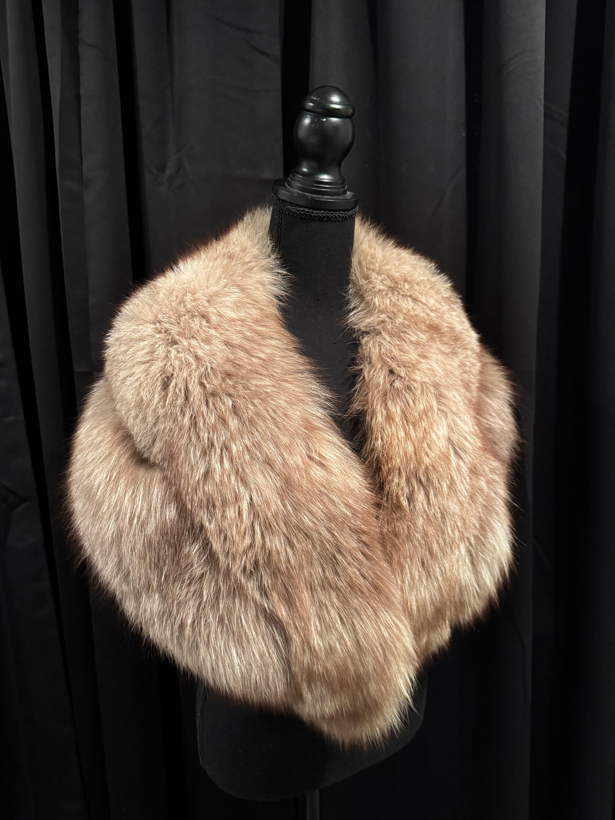 Lot 1 vintage fox fur shawl